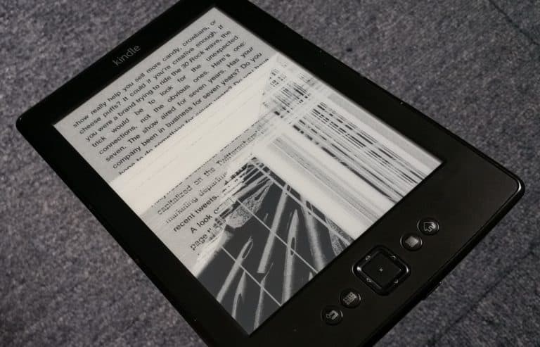 how to fix a kindle when the screen is frozen